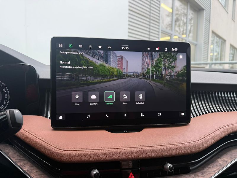 Škoda Superb Combi L&K 2.0 TDI 142kW 4x4 DS - fotka 15 z 27