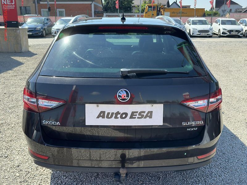 Škoda Superb (2015) 2.0 TDi 4x4, ČR, DSG, bixen - fotka 5 z 23