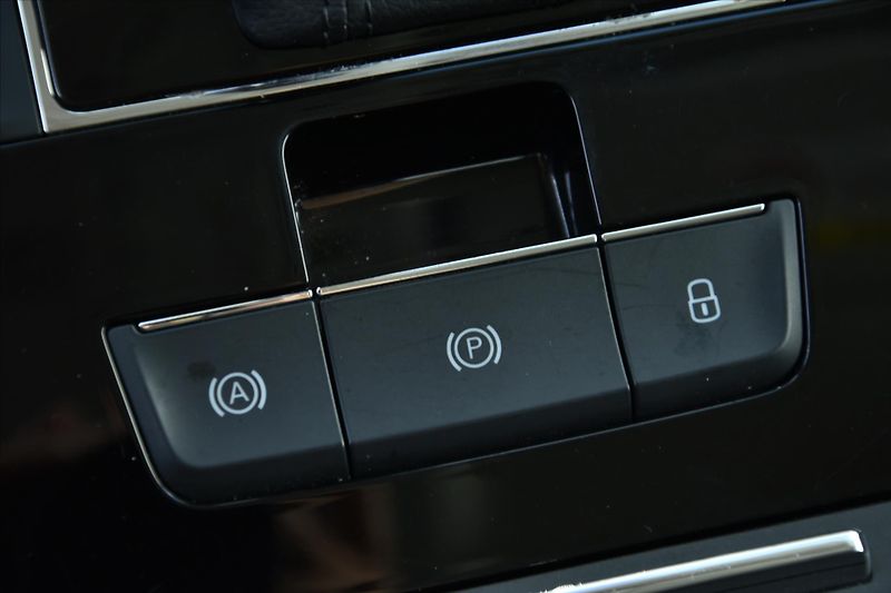 Škoda Superb 2.0 TDI 140kW DSG STYLE ČR - fotka 28 z 32
