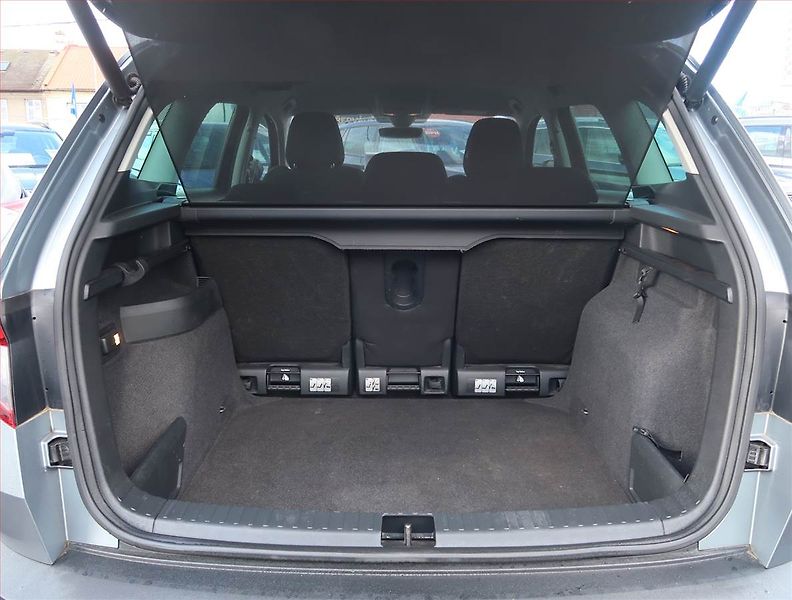Škoda Karoq (2018) Style 1.6 TDI, Automat, Navi - fotka 14 z 21