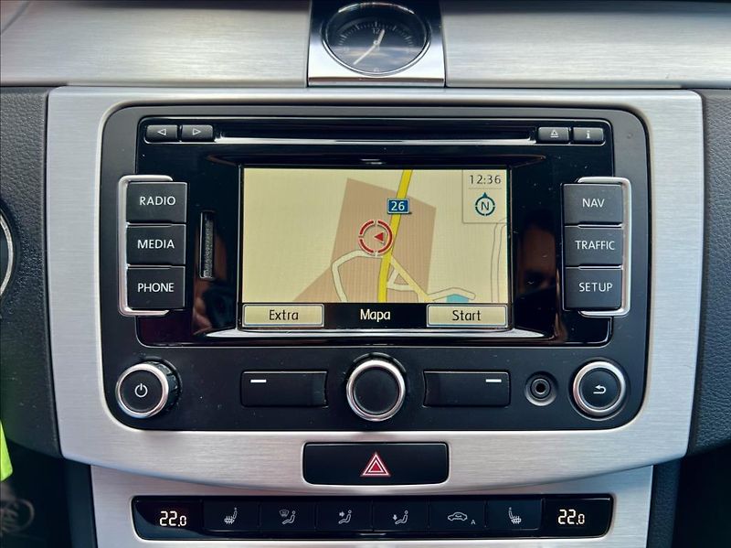 Volkswagen Passat 2,0 TDi DSG HIGHLINE / NAVI - fotka 31 z 42