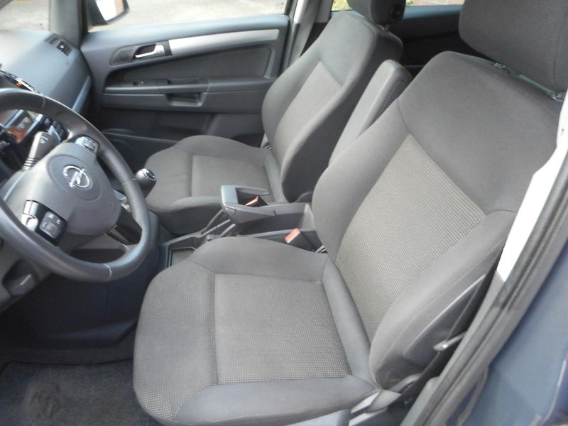 Opel Zafira (2012) 1,8-VYHŘ.SED.-TAŽNÉ-TEMPOMAT - fotka 6 z 20
