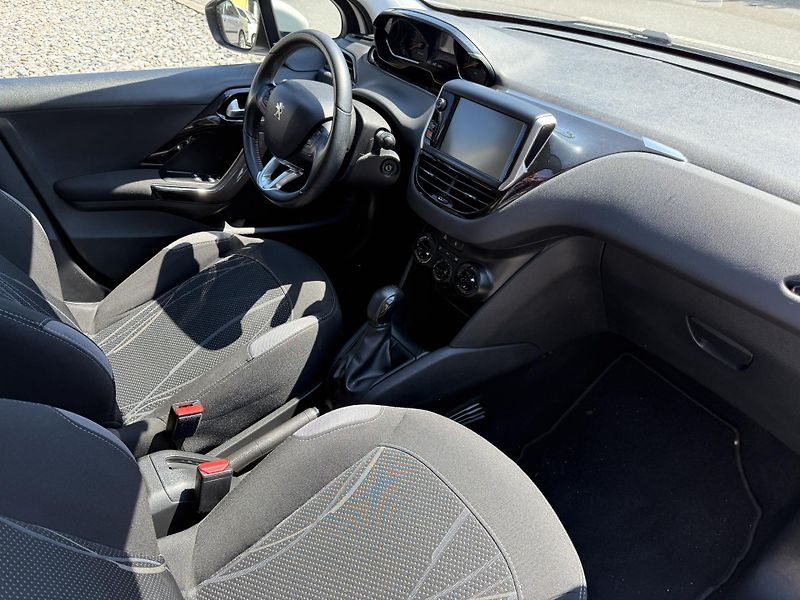 Peugeot 208 1.2i 60 KW ALU SERVIS. - fotka 10 z 13