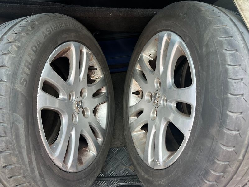 Peugeot 307 1.6i 80kw/2 sady pneu - fotka 17 z 17