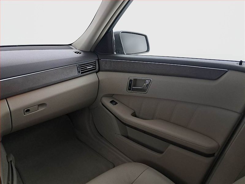 Mercedes-Benz Třídy E (2009) E 220 CDI, Automat, Kůže, Navi - fotka 8 z 20