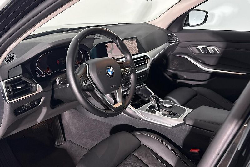 BMW Řada 3 320d xDrive - fotka 6 z 23