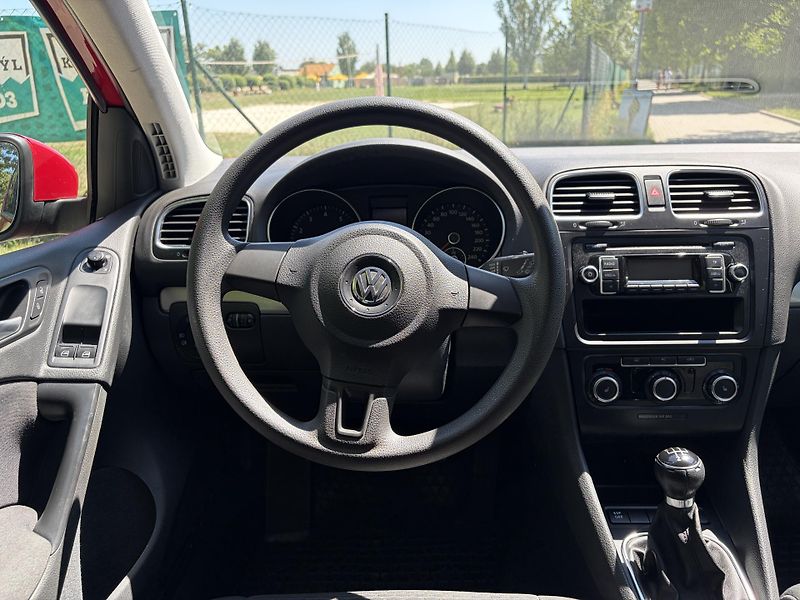 Volkswagen Golf 1.6 75kw Trend - fotka 23 z 29
