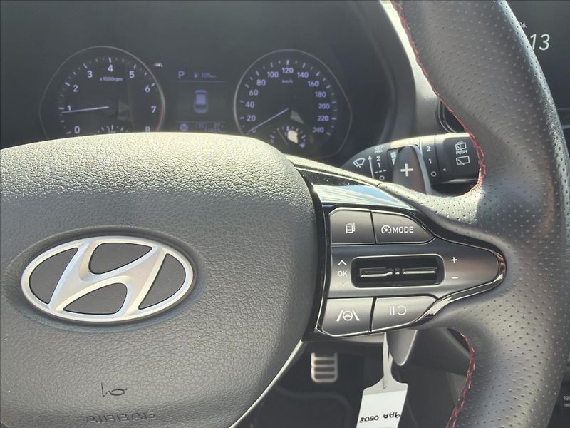 Hyundai i30 1,5 1.5 T-GDI MildH Family DCT - fotka 14 z 25