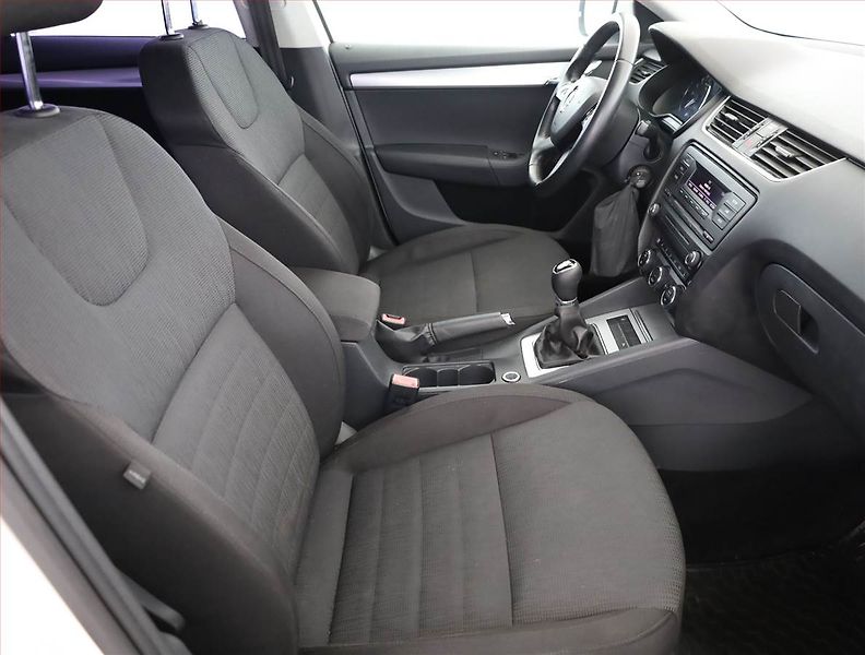 Škoda Octavia (2013) 1.6 TDI, Tempomat - fotka 7 z 14
