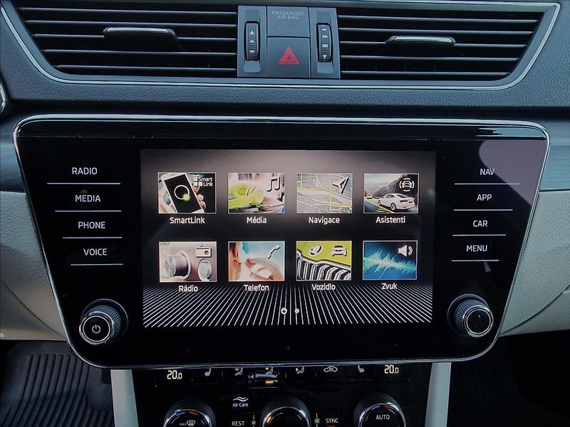 Škoda Superb 2.0TDI DSG Style,ČR,1.Majitel - fotka 24 z 50