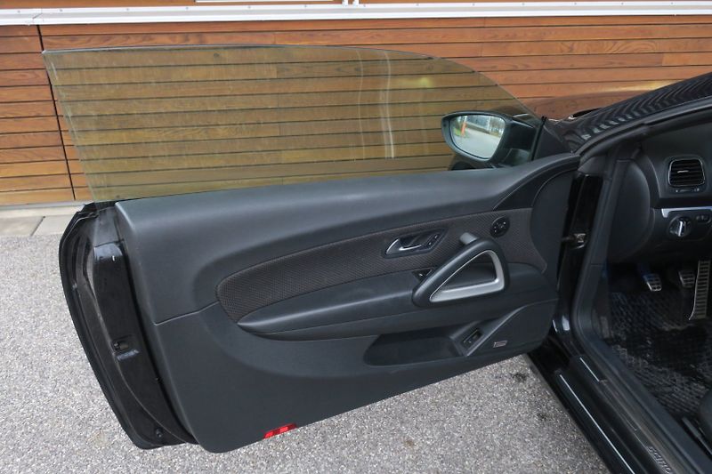 Volkswagen Scirocco (2009) 2,0TDI SPORT Panorama Bi-Xenon - fotka 10 z 44