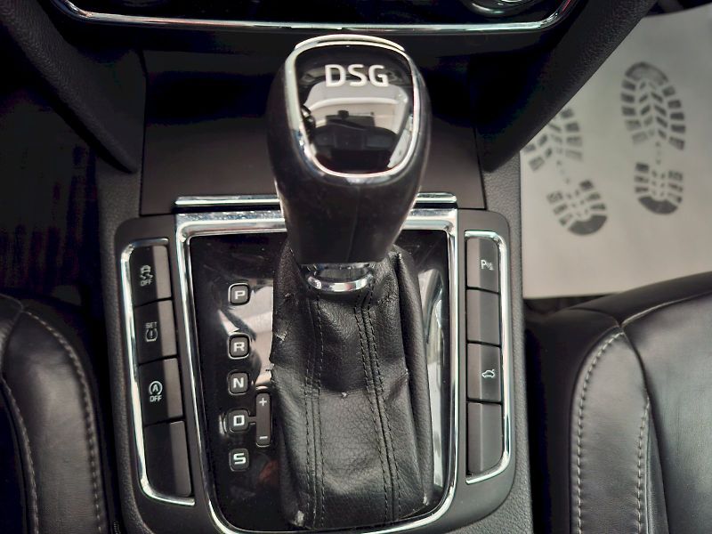 Škoda Superb (2013) combi  ELEGANCE L4 103/2,0 DSG - fotka 16 z 26