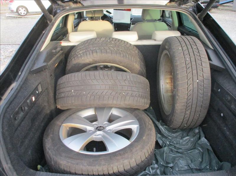 Škoda Superb 2,0 TDI, L&K,serv.historie,CZ - fotka 15 z 46