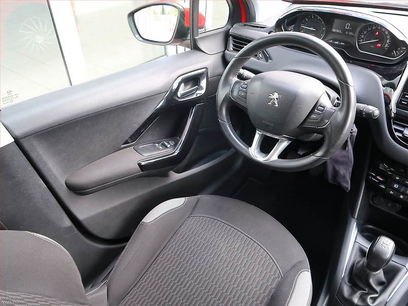 Peugeot 208 (2015) 1.2 PureTech, Tempomat - fotka 7 z 16