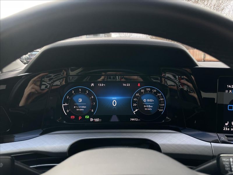 Volkswagen Golf 1,5 eTSI DSG Life ACC  Variant - fotka 9 z 23