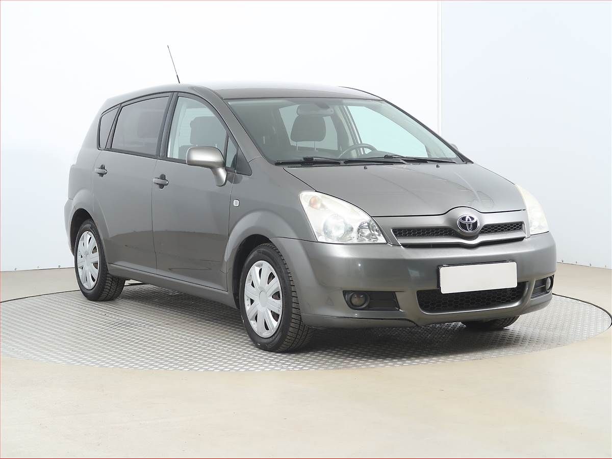 Toyota Corolla Verso 2.2 D-4D, 7 míst, nová STK