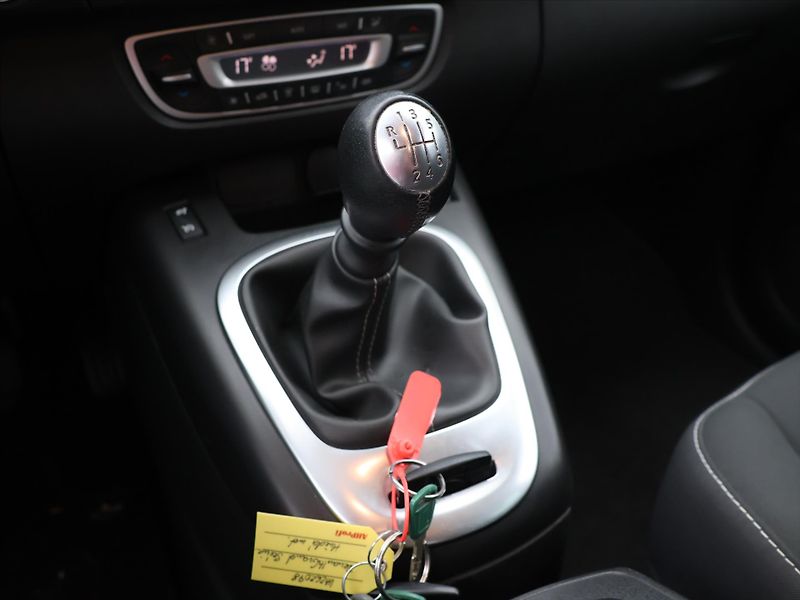 Renault Grand Scénic 1.2 TCe 97kW CZ Limited Navi - fotka 22 z 31
