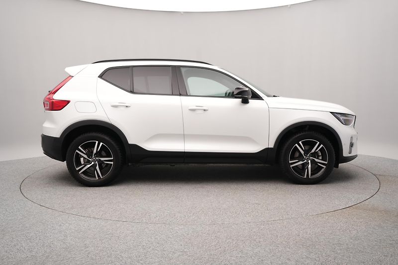 Volvo XC40 B3 DARK PLUS CZ REZERVACE - fotka 12 z 48