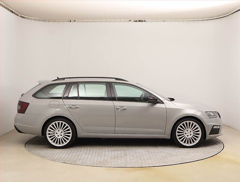 Škoda Octavia (2018) RS 2.0 TDI 4x4 DSG, 4X4 - fotka 6 z 25