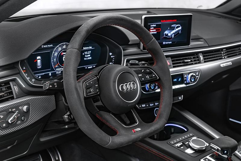 Audi RS 4 RS4  TFSI quattro, keramiky - fotka 17 z 27