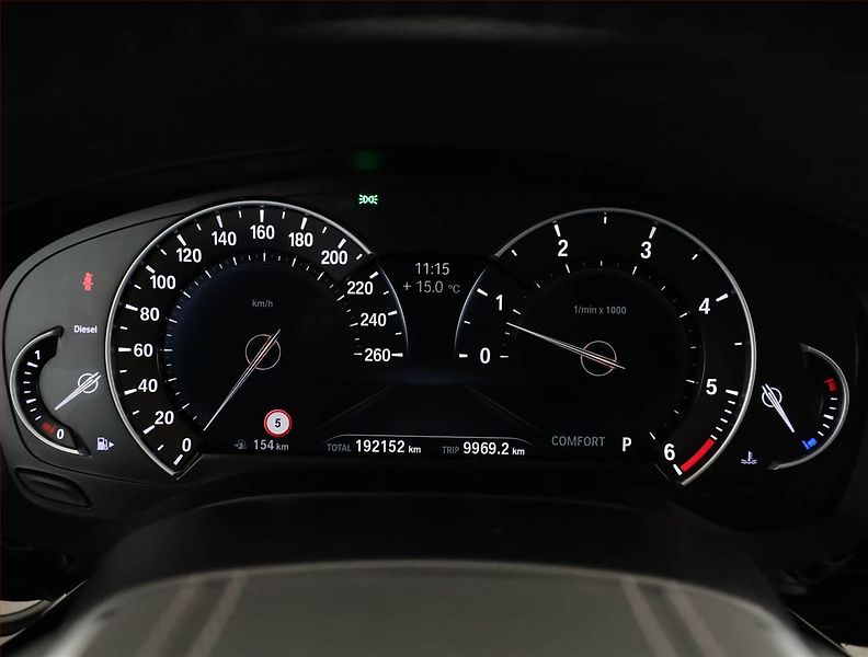 BMW Řada 5 (2019) 530d - fotka 9 z 18