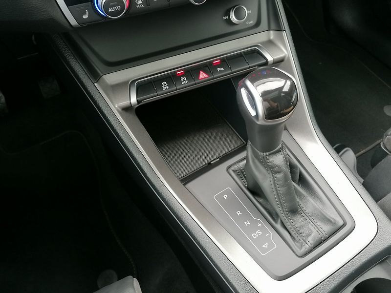 Audi Q3 (2021) 2.0 35 TDi S-Tronic,Kůže,Pano - fotka 12 z 39