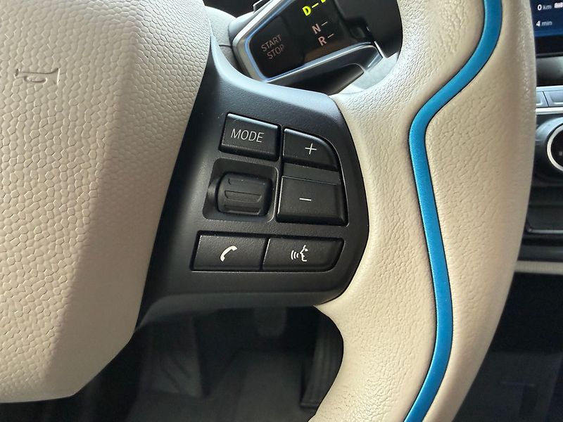 BMW i3 i3S 94Ah Kessy ACC Panorama - fotka 23 z 32