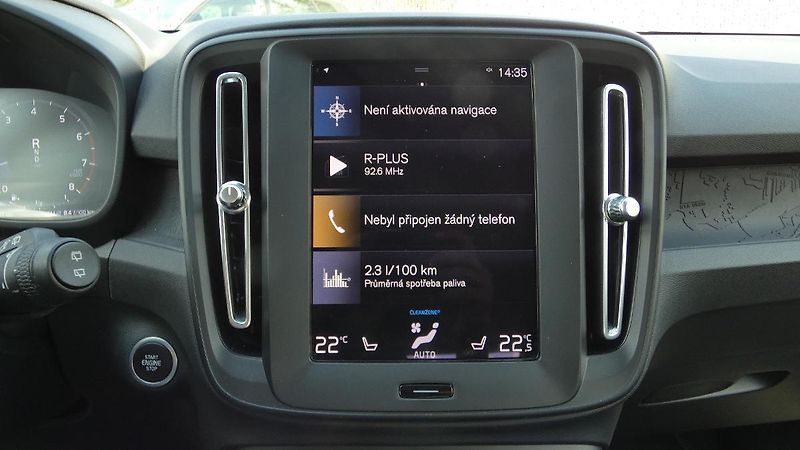 Volvo XC40 T2 FWD Momentum Core - fotka 15 z 22