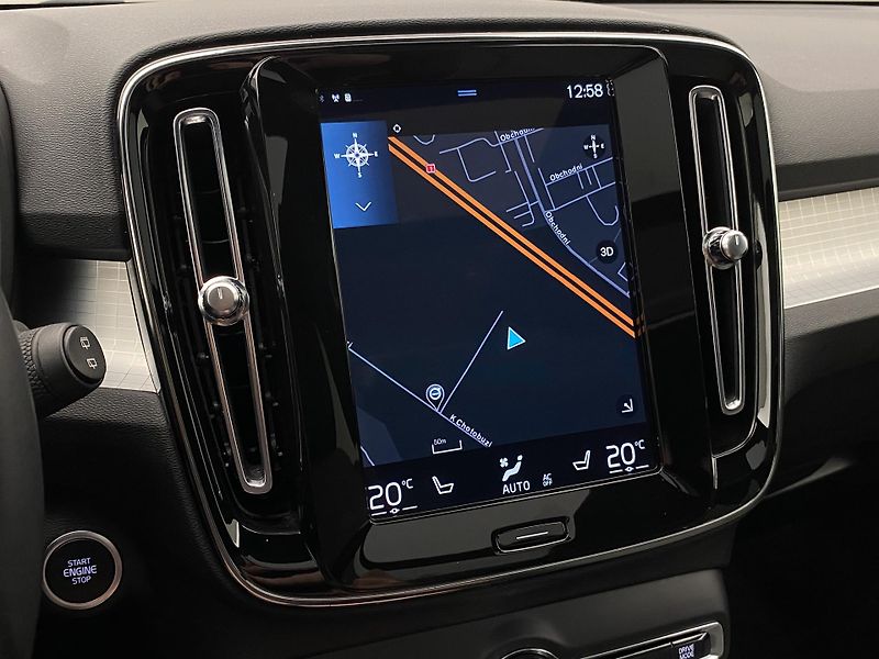 Volvo XC40 T2 MOMENTUM REZERVACE - fotka 39 z 44