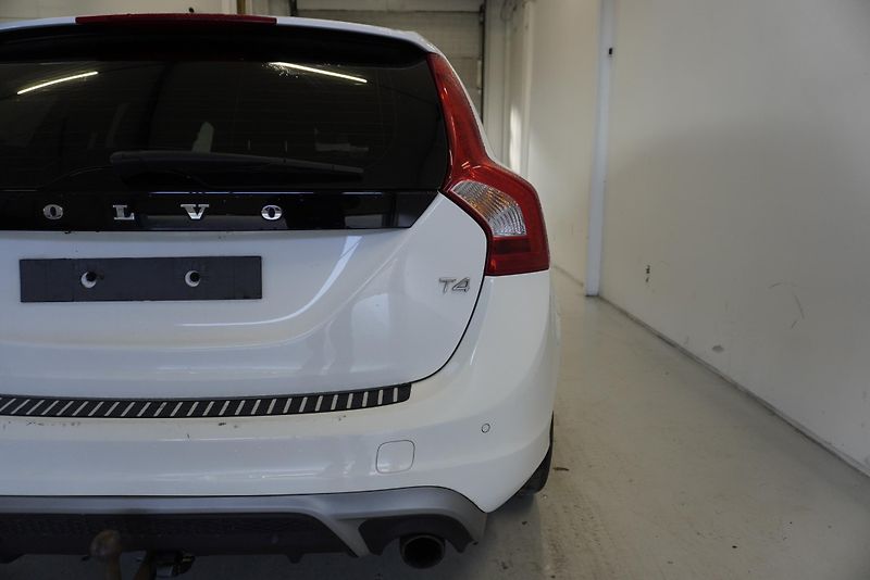 Volvo V60  2,0 T4 R-DESIGN AUTOMAT - fotka 9 z 33