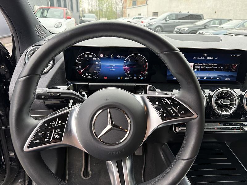 Mercedes-Benz GLA 200d 4MATIC - fotka 10 z 16