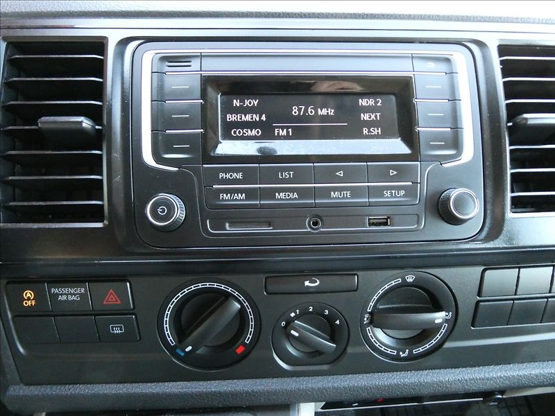 Volkswagen Transporter 2,0 TDi 75kW 9.míst, serviska - fotka 28 z 43