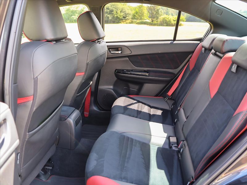 Subaru WRX 2,5 STI  221kW SPORT CZ DPH - fotka 15 z 40