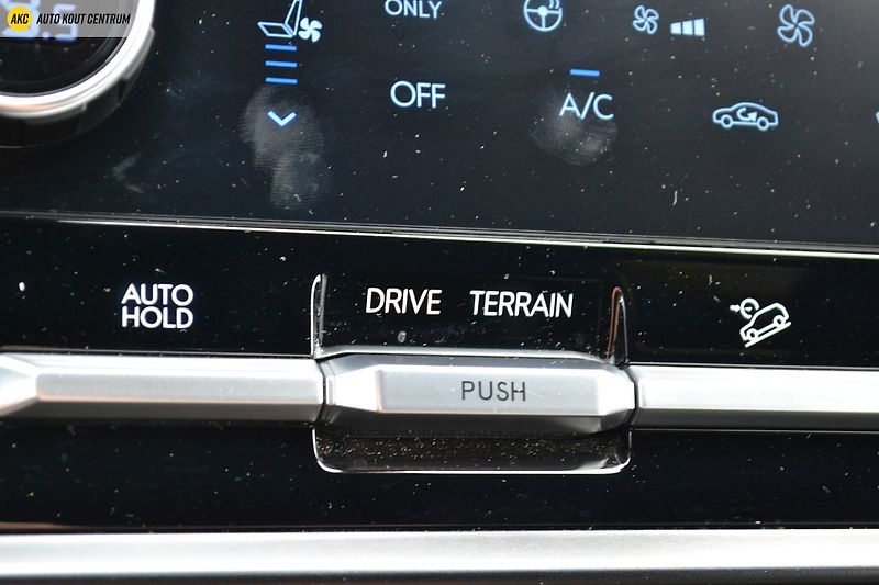 Hyundai Santa Fe 1.6T-GDI HEV 4WD CALLIGRAPHY 7 - fotka 76 z 95