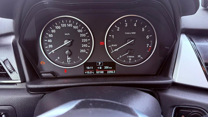 BMW Řada 2 (2018) 218i Active Tourer - fotka 8 z 11