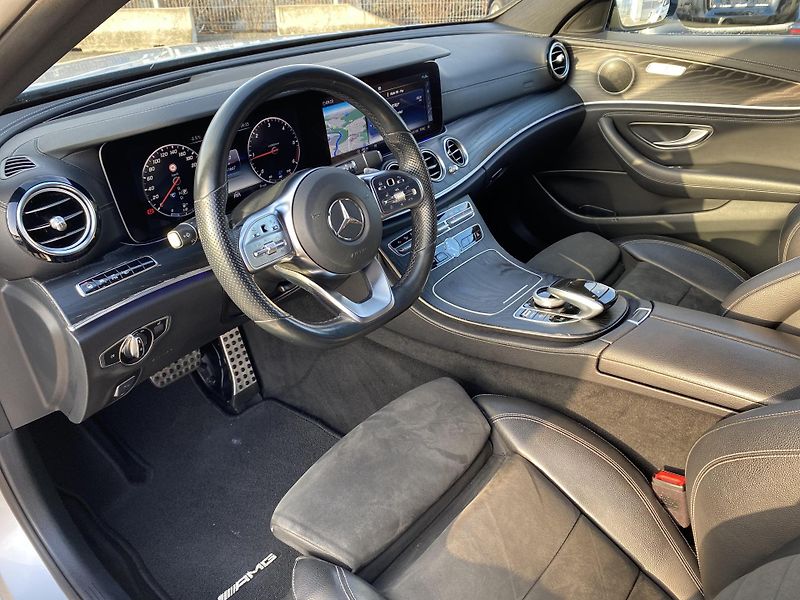 Mercedes-Benz Třídy E E 220d 4MATIC AMG - fotka 12 z 28
