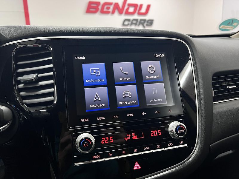 Mitsubishi Outlander 2.4 PHEV 165 kW, 4x4, 2020 - fotka 23 z 38
