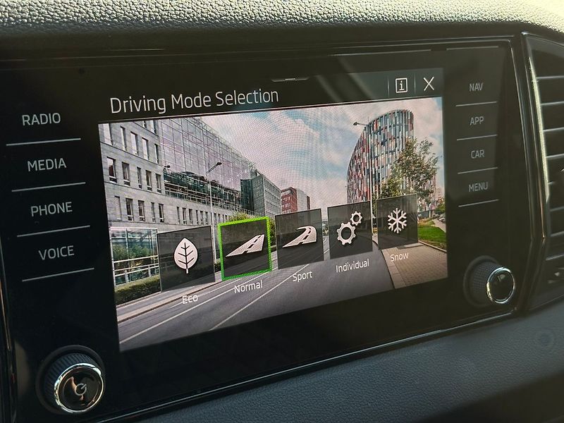 Škoda Karoq 2.0TDI 110kW DSG 4x4 Sportline - fotka 15 z 20
