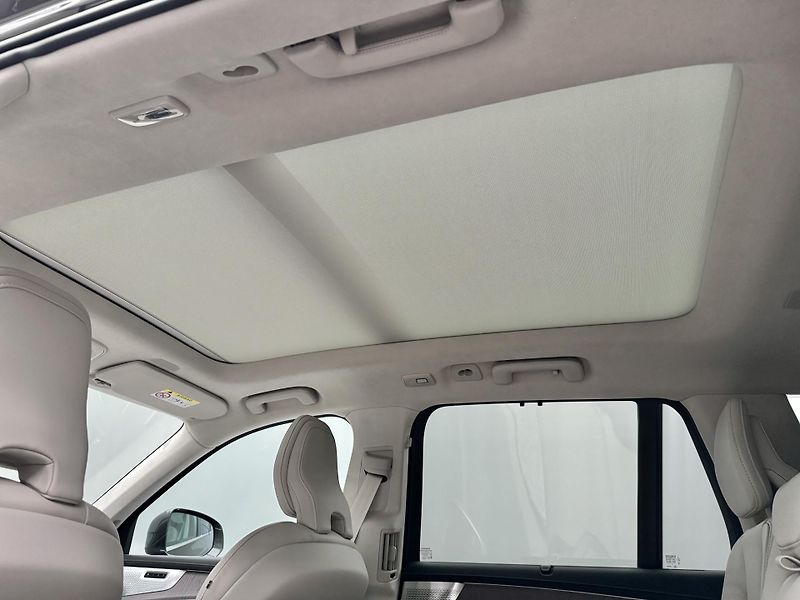 Volvo XC90 (2026) B5 AWD AUT BRIGHT ULTRA 7 míst - fotka 18 z 28