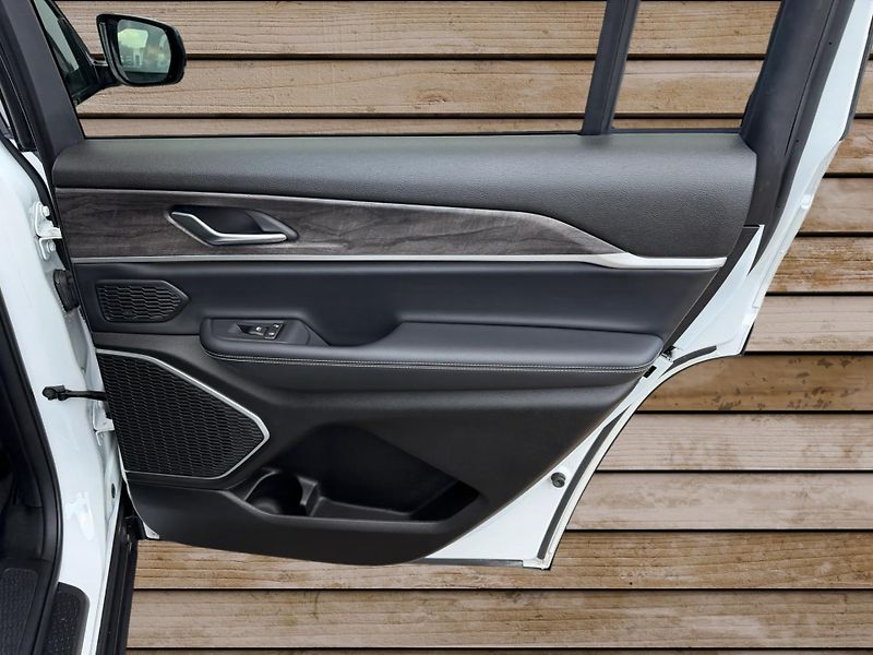 Jeep Grand Cherokee (2022) +LPG+PENTASTAR+LIMITED+LONG+ - fotka 12 z 29