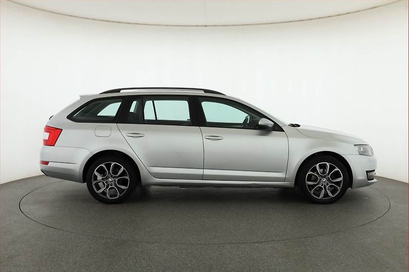 Škoda Octavia (2013) Elegance 2.0 TDI, Serv.kniha - fotka 6 z 16