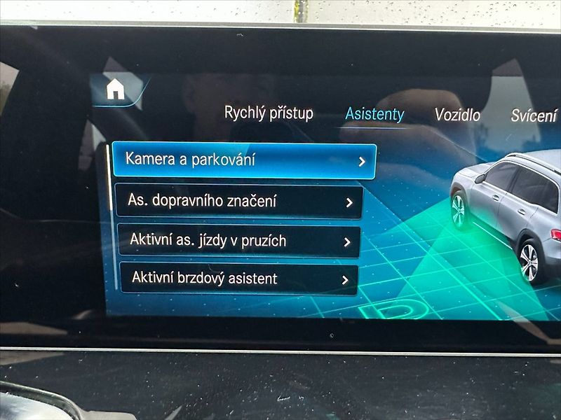 Mercedes-Benz GLB 2,0 200d 110kW, navi, kamera - fotka 33 z 43
