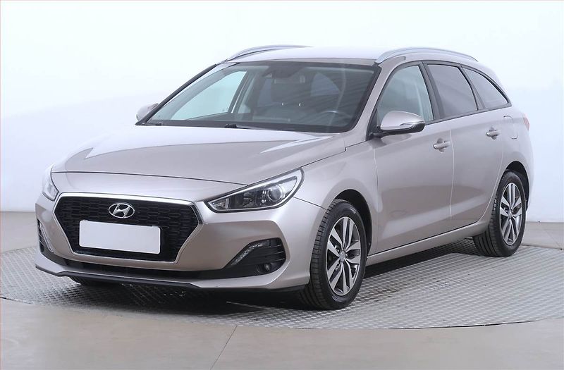 Hyundai i30 (2020) Family Comfort 1.6 CRDi - fotka 2 z 20