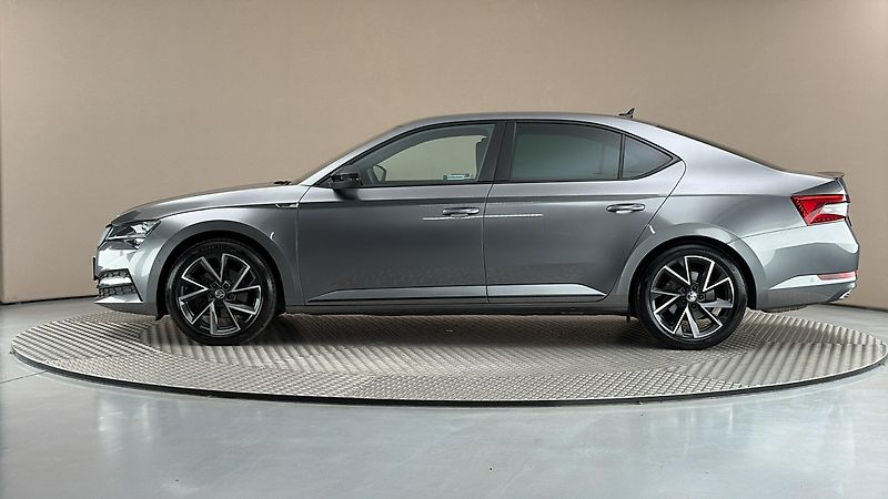 Škoda Superb 2.0 TDI DSG Sportline - fotka 4 z 34