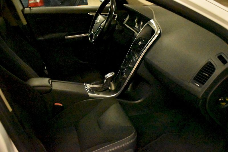 Volvo XC60 (2012) 2.4 D5 120kw 4x4 - fotka 8 z 20