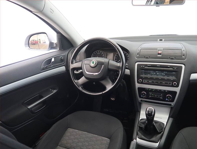 Škoda Octavia (2011) 1.6 TDI, Tempomat - fotka 7 z 18