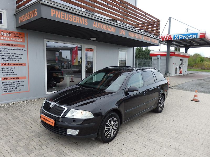 Škoda Octavia 1,6 75kW KLIMA, ABS, ESP - fotka 1 z 12