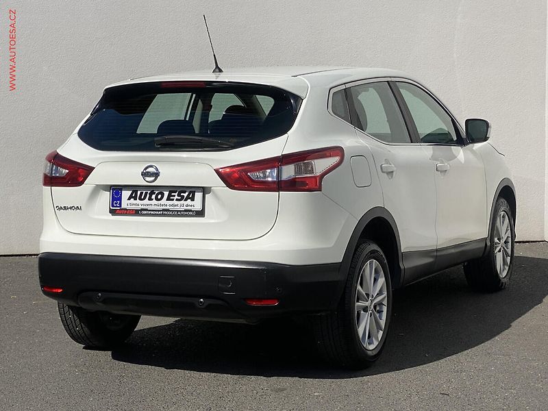 Nissan Qashqai (2015) 1.6 dCi 4x4, Acenta - fotka 4 z 16