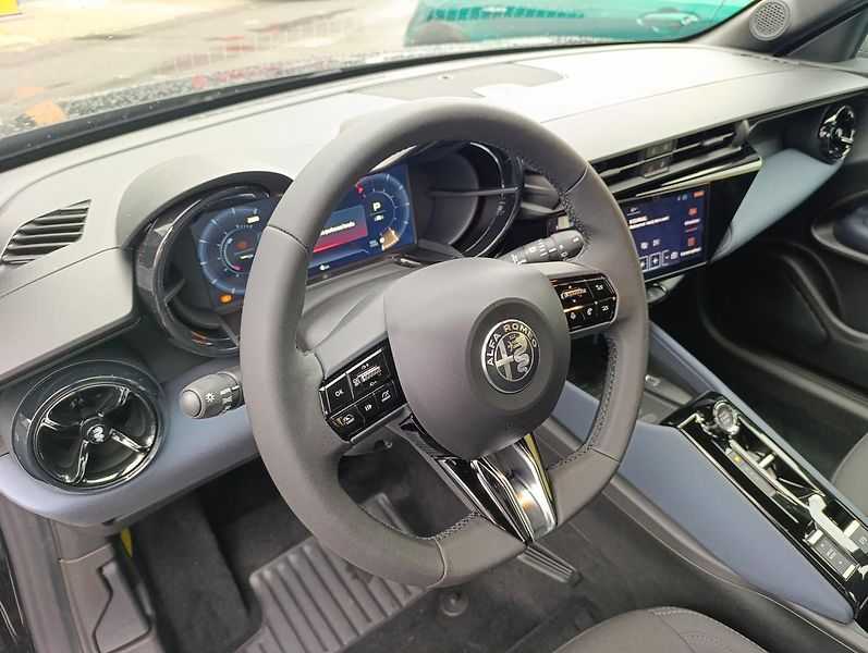 Alfa Romeo Junior (2026) Ibrida 1,2 145k eDCT6 - fotka 12 z 17
