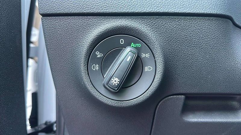 Škoda Karoq Sportline 2,0 TSI 140kW DSG7 4 - fotka 21 z 32